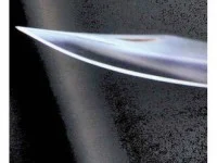 Un tânăr a alergat câteva ceasuri prin Putna, cu un cuţit, ameninţând că se va sinucide