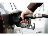 Benzina şi motorina se vor ieftini cu 50 de bani pe litru în medie, de la 1 ianuarie