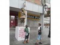 Statui vivante şi levitante pe străzile Sucevei