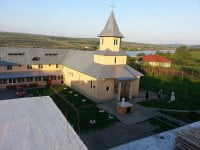 Hram la praznicul primului apostol