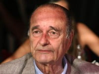 Jacques Chirac şi-a făcut apariţia îmbătrânit şi slăbit la decernarea premiilor fundaţiei sale