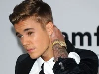 Justin Bieber, amendat de poliţie în Beverly Hills pentru conducere cu viteză peste limita admisă