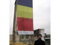 Steagul României acoperă un fost turn de apă