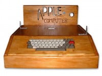 Un calculator Apple 1 a fost vândut pentru 365.000 de dolari