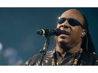 Stevie Wonder părăseşte Motown şi lansează două piese noi