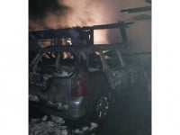Adăpost de animale şi un autoturism distruse de un incendiu provocat intenţionat