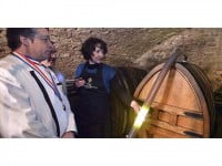 Cel mai vechi vin din lume, din 1472, a fost transvazat într-un nou butoi