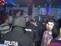 Sute de poliţişti în controale de toate felurile, ce s-au lăsat cu arestări, confiscări, amenzi şi dosare penale 