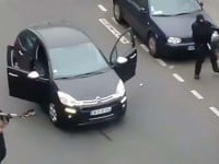 „Bălţi de sânge” în faţa sediului publicaţiei Charlie Hebdo