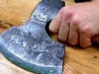 Marcel Rusu, cel care şi-a ucis anul trecut concubina cu toporul, trimis în judecată pentru „violenţă în familie”