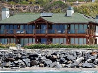 Reşedinţa din Malibu a lui Pierce Brosnan, distrusă de un incendiu
