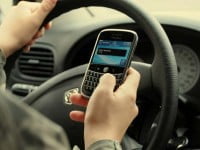 Şapte din zece şoferi folosesc telefonul în timp ce conduc