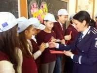 Elevii clasei a VI-a „şi-au bătut” colegii