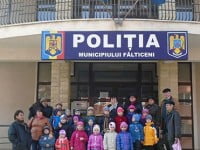 Preşcolarii s-au întâlnit cu poliţiştii, pentru a-i felicita de ziua lor