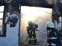 Incendiu violent în cartierul Burdujeni, la un atelier de mobilă din incinta fostului IRIC