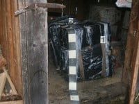 Încă o ascunzătoare de ţigări de contrabandă descoperită de poliţiştii de frontieră suceveni