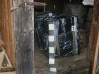 Încă o ascunzătoare de ţigări de contrabandă descoperită de poliţiştii de frontieră suceveni