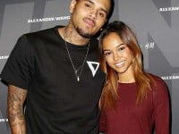 Karrueche Tran s-a despărţit de Chris Brown după ce a aflat că solistul are o fetiţă de nouă luni