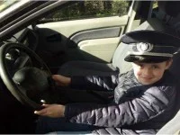 100 de tineri au fost poliţişti