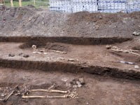 Şapte morminte, schelete şi vestigii vechi de 500-600 de ani