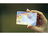 Mii de carduri de sănătate îşi aşteaptă asiguraţii la CAS