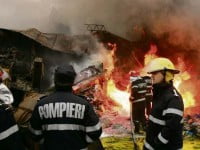 Două locuinţe salvate dintr-un incendiu pus intenţionat