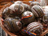 Micii încondeietori şi dascălul lor