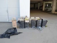 Patru focuri de armă trase de poliţişti pentru prinderea unor contrabandişti de ţigări
