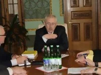 Guvernatorul Bucovinei a promis sprijinirea realizării drepturilor comunităţii româneşti din ţinut