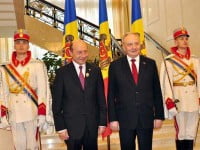 Traian Băsescu, decorat de preşedintele Republicii Moldova cu Ordinul „Ştefan cel Mare”
