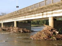 Deşeuri în albiile cursurilor de apă din cinci localităţi sucevene