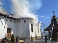 Pompierii instruiesc personalul bisericesc pe linia protecţiei la foc