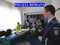 Polițiștii suceveni le-au vorbit copiilor și tinerilor despre riscuri și vulnerabilități