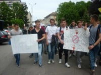 Peste 1000 de tineri suceveni au protestat în stradă împotriva violenţei şi consumului de alcool şi tutun