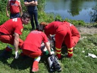 Acţiune a pompierilor pentru recuperarea trupului unui bărbat înecat într-un iaz, la Plopeni