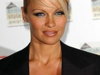 Pamela Anderson, „contesă de Gigli””