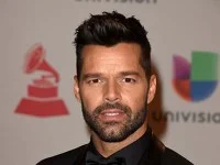 Ricky Martin îi numeşte „brute” şi „ignoranţi” pe cei care refuză să se izoleze împotriva COVID-19