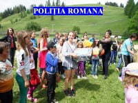 Poliţiştii suceveni au predat copiilor din Breaza o lecţie de prevenire pe linie rutieră
