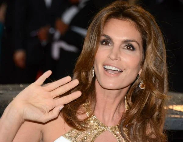 Cindy Crawford pregăteşte un serial de televiziune despre lumea modei