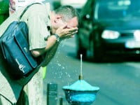 Inspectorii ITM controlează respectarea legislaţiei privind munca pe caniculă