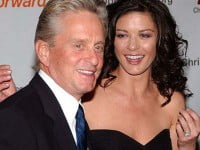 Michael Douglas îşi iubeşte soţia mai mult ca niciodată
