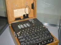 O maşină Enigma s-a vândut la licitaţie la Londra pentru suma de 231.187 de dolari
