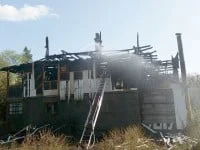 Casă incendiată în comuna Şaru Dornei