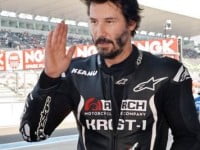 Keanu Reeves a testat o motocicletă produsă de compania sa pe circuitul de la Suzuka