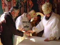 Doi ierarhi la resfinţirea Bisericii Sfântul Ierarh Nicolae din Valea Glodului