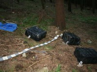 Traficanţi de ţigări urmăriţi cu focuri de armă