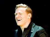 Bryan Adams va realiza fotografiile pentru Calendarul Pirelli 2022