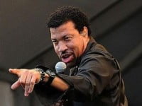 Lionel Richie - personalitatea anului la Premiile Grammy 2016