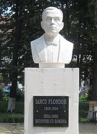Bustul lui Iancu Flondor din Rădăuţi, creaţie a sculptorului Marcel Mănăstireanu
