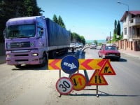 Primăria Fălticeni vrea devierea traficului greu pe strada Sucevei